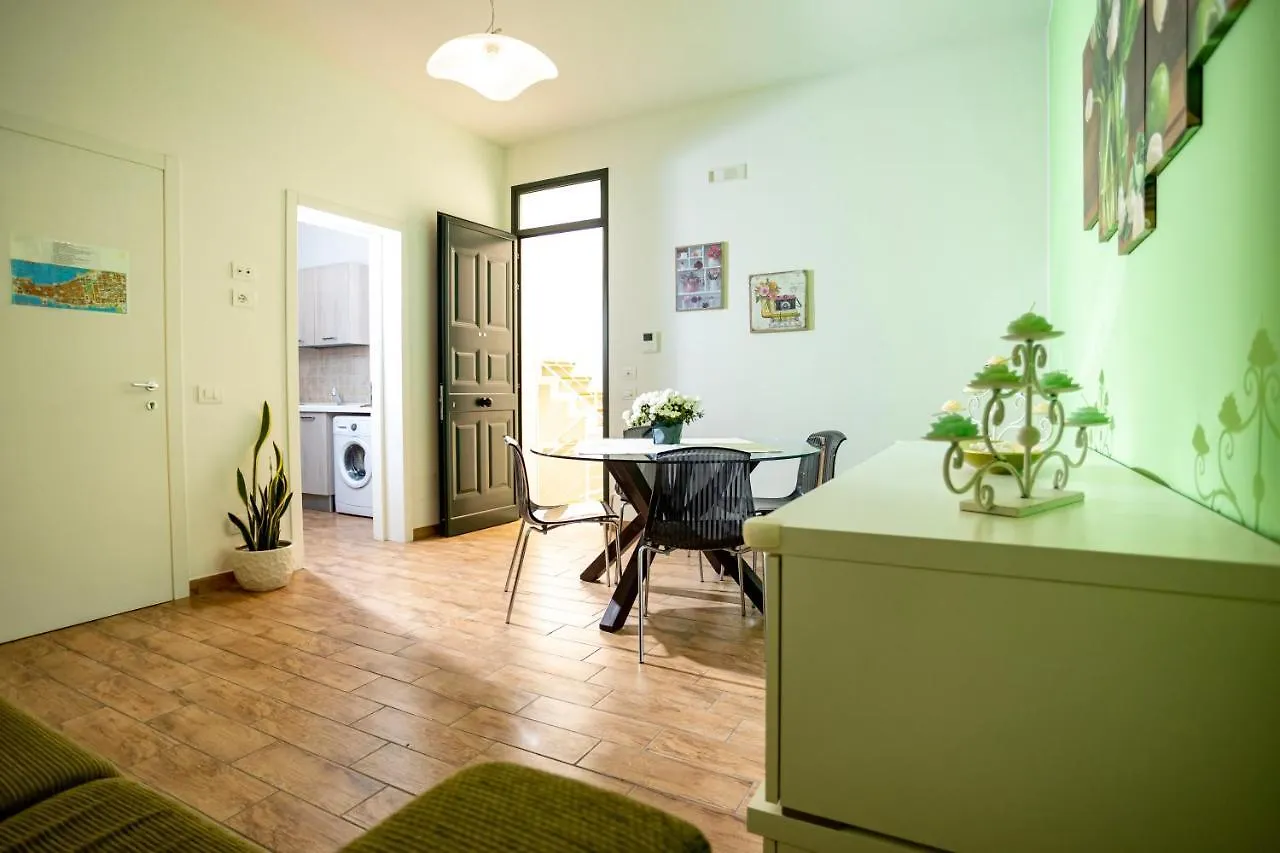 Trapani Home בית הארחה